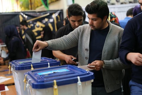 فعالیت ستاد برگزاری انتخابات همزمان با نماز جمعه در مصلای امام خمینی(ره) فعالیت ستاد برگزاری انتخابات همزمان با نماز جمعه در مصلی امام خمینی(ره)