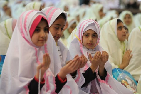 جشن بزرگ عبادت با حضور ۱۲هزار نفر از دانش آموزان جشن بزرگ عبادت با حضور 12هزار نفر از دانش آموزان