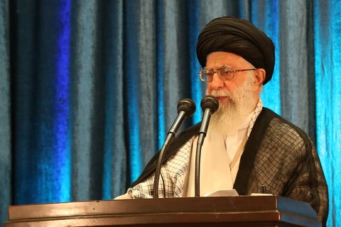 خطبههای نماز عید فطر در مصلای امام خمینی (رحمهالله)+صوت رهبر معظم انقلاب