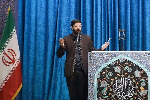 فیلم و صوت کامل شعرخوانی و مرثیه‌سرائی آقای سیدرضا نریمانی در نماز جمعه تهران